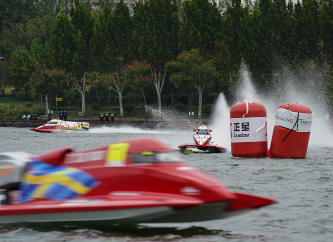 Andersson Claims Pole Position at Zhengzhou Grand Prix as Team Abu Dhabi Gears Up to Improve Performance Tomorrow