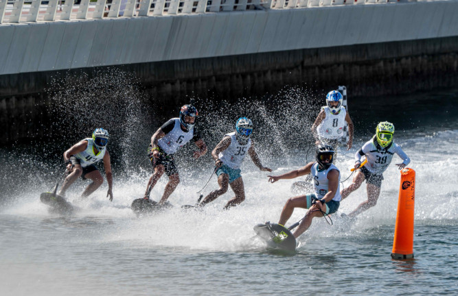 Abu Dhabi Hosts Elite MotoSurf Training Camp in Collaboration with Czech Academy
